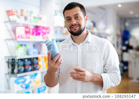 Bearded man choosing cosmetic product at pharmacy 108293147