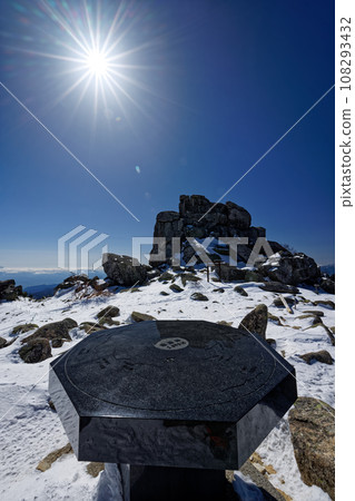 Winter scenery of the summit of Mt. Kinpu and Gojo Stone 108293432