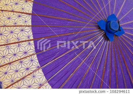 Japanese umbrella, a traditional craft symbolizing Japan, image of New Year, Shichi-Go-San, and coming-of-age ceremony Japanese umbrella, a traditional craft symbolizing Japan, image of New Year, Shichi-Go-San, and coming-of-age ceremony 108294611