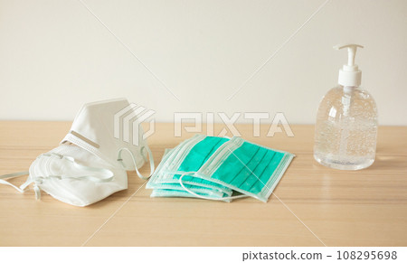 Medical face mask with alcohol sanitizer gel hand wash on wood table for covid-19 Coronavirus prevention concept Medical face mask with alcohol sanitizer gel hand wash on wood table for covid-19 Coronavirus prevention concept 108295698
