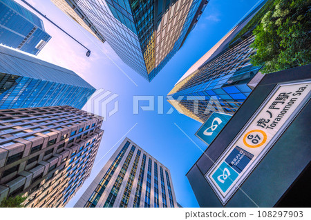 日本東京城市景觀今天開放的虎之門之丘車站塔(虎之門之丘車站)和建築物 日本東京城市景觀今天開放的虎之門之丘車站塔(虎之門之丘車站)和建築物 108297903
