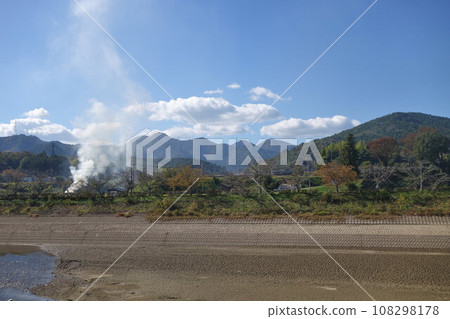 Autumn Sasayama River, smoke from burning black bean branches, and rural scenery near JR Tamba-Oyama Station, Tamba-Sasayama City Autumn Sasayama River, smoke from burning black bean branches, and rural scenery near JR Tamba-Oyama Station, Tamba-Sasayama City 108298178