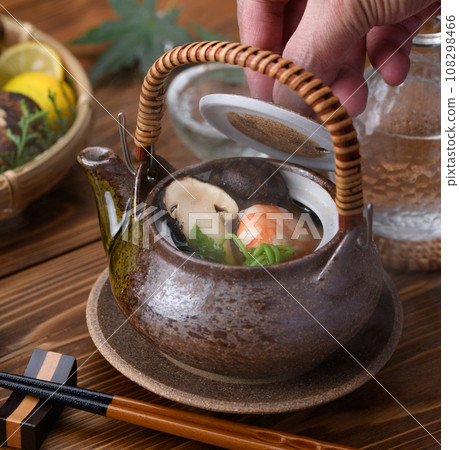 秋季名貴食材土倉蒸松茸 秋季名貴食材土倉蒸松茸 108298466