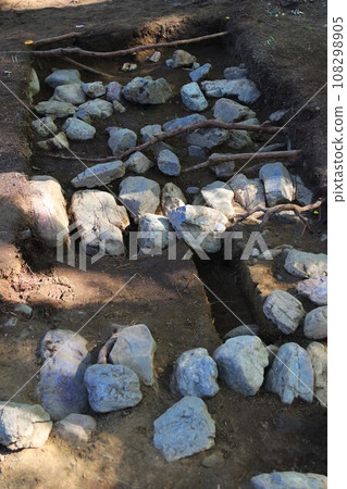 毛呂山町國家史跡鎌倉街道上道路附近出土的遺跡基石照片 毛呂山町國家史跡鎌倉街道上道路附近出土的遺跡基石照片 108298905