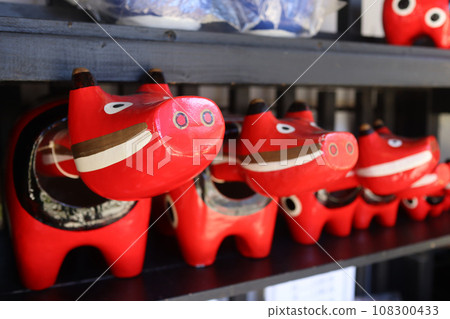 Red-crowned 108300433