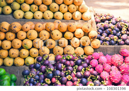 Vegetable market in Sigiriya, Sri Lanka Vegetable market in Sigiriya, Sri Lanka 108301396