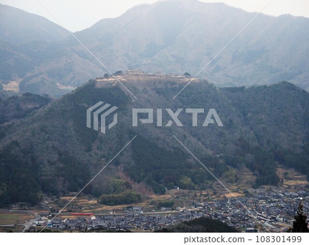 從立雲峽看到的竹田城和坂丹線 108301499