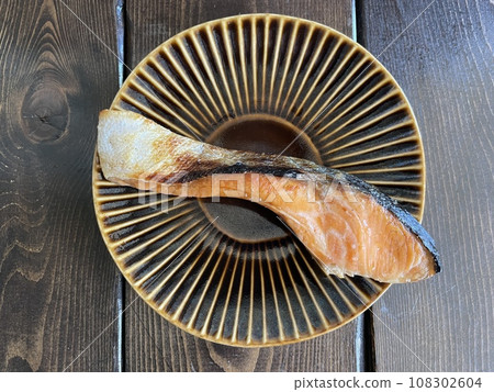 Salt-grilled salmon: A classic Japanese fish dish, grilled to perfection for a fragrant finish. 108302604