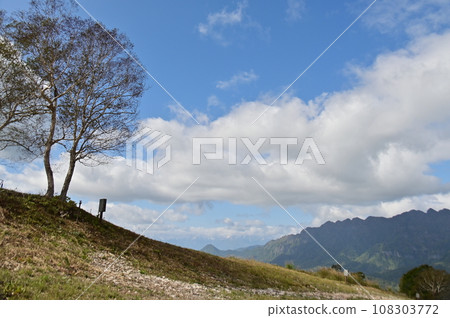 Refreshing autumn scenery Refreshing autumn scenery 108303772