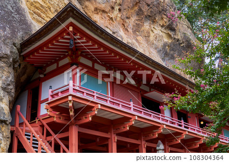 Iwate Prefecture/Photo looking up at Tatsukoku Bishamon-do Hall built on the rock wall [Tatsukoku Saikoji Temple] 108304364