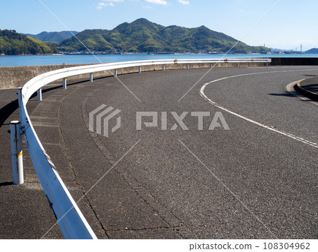 崎島海濱道路(廣島縣道361號崎島線)。 崎島海濱道路(廣島縣道361號崎島線)。 108304962