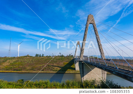 秋天的內灘大橋（石川縣內灘町） 108305355