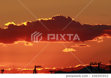 Country sunset glow 108305852