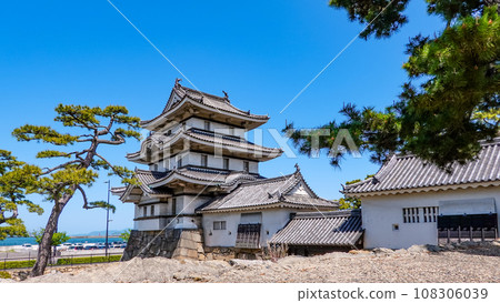 俯瞰瀨戶內海的高松城觀月塔（香川縣高松市） 108306039