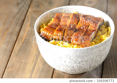 錦絲玉子和鰻魚蒲燒蓋飯 錦絲玉子和鰻魚蒲燒蓋飯 108306771