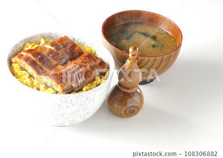 Piping hot bowl of kinshi omelet and kabayaki eel and piping hot miso soup Piping hot bowl of kinshi omelet and kabayaki eel and piping hot miso soup 108306882