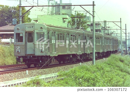Tokyu 7200 series 7556-7256-7555-7255, Tsukimino line, Todoroki-Kenoge, May 4, 1974 108307172