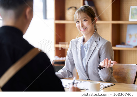 Asian business woman selling to restaurant owners Asian business woman selling to restaurant owners 108307403