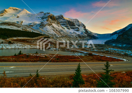View of Athabasca Glacier at Columbia Icefield Parkway in Jasper National Park ,Canada 108307990