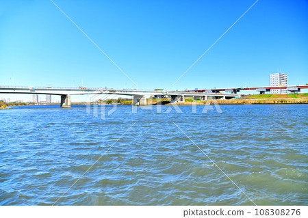 從下游側看鹿濱大橋/荒川地區（東京都足立區） [2020.10] 108308276