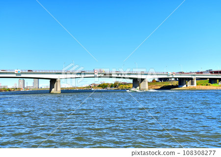 從下游側看鹿濱大橋/荒川地區（東京都足立區） [2020.10] 108308277
