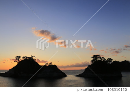 Beautiful sunset over Dogashima 108310150