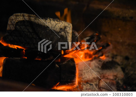 木炭之火 木炭之火 108310803
