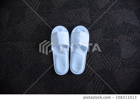 Amenity disposable slippers 108311013