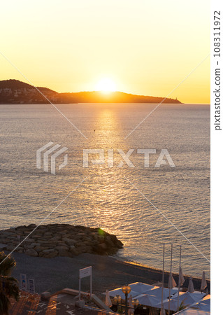 法國尼斯日出時的海景 法國尼斯日出時的海景 108311972