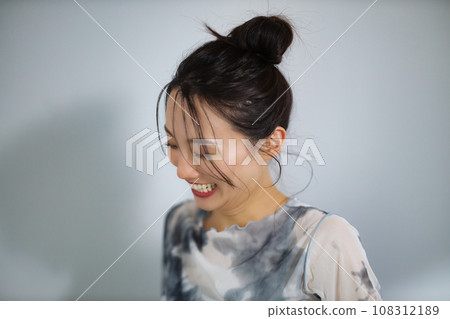 婦女的秀麗圖像在他們的二十年代 婦女的秀麗圖像在他們的二十年代 108312189