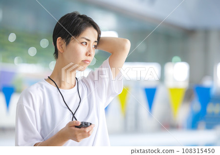 游泳教練檢查秒錶 游泳教練檢查秒錶 108315450