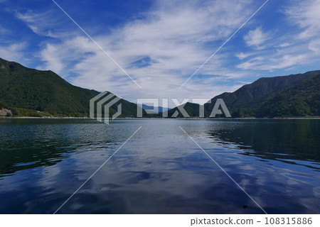 Kayak and canoe at Lake Saiko near Mt. Fuji. The calm water surface is calm and pleasant. Kayak and canoe at Lake Saiko near Mt. Fuji. The calm water surface is calm and pleasant. 108315886