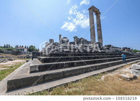 apollon temple in didim aydin in turkey apollon temple in didim aydin in turkey 108318219