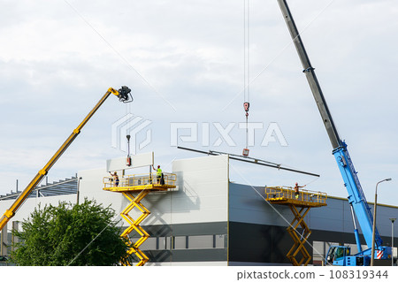 Sandwich panels wall assembly using telescopic boom crane and self propelled scissor lift platform Sandwich panels wall assembly using telescopic boom crane and self propelled scissor lift platform 108319344