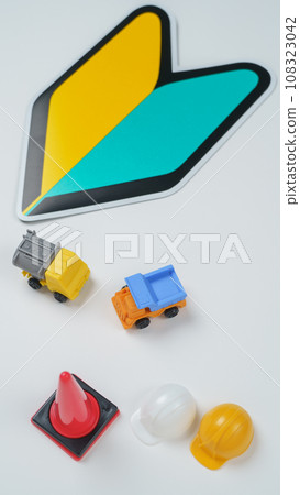Beginner mark, miniature truck and helmet Construction industry/inexperienced image Beginner mark, miniature truck and helmet Construction industry/inexperienced image 108323042