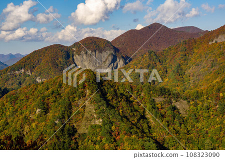 從二口嶺看到的紅葉山脈 從二口嶺看到的紅葉山脈 108323090