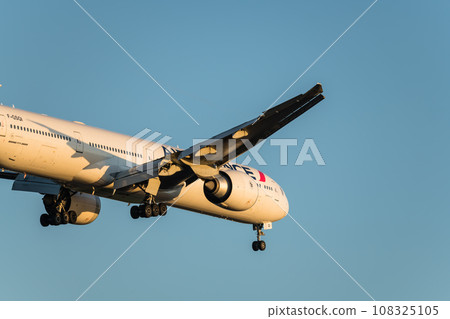 [Air France plane landing from Jonanjima Seaside Park at sunset] 108325105