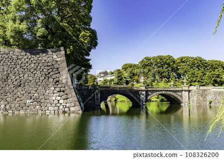 東京都千代田區東京皇居外花園、皇居正門石橋（目橋）和伏見角樓 108326200
