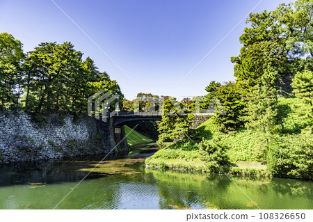 Tokyo Imperial Palace Gaien Nijubashi (Imperial Palace main gate iron bridge) Chiyoda-ku, Tokyo 108326650