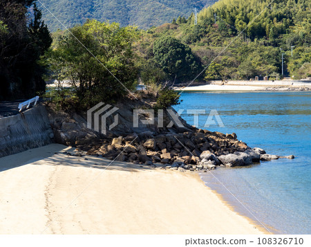 The coast of Saki Island (Mihara City, Hiroshima Prefecture). The coast of Saki Island (Mihara City, Hiroshima Prefecture). 108326710