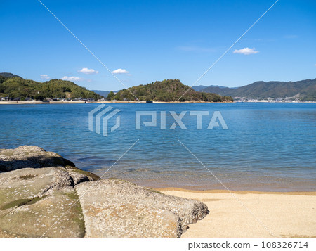崎島(廣島縣三原市)海岸和瀨戶內海的風景。 崎島(廣島縣三原市)海岸和瀨戶內海的風景。 108326714