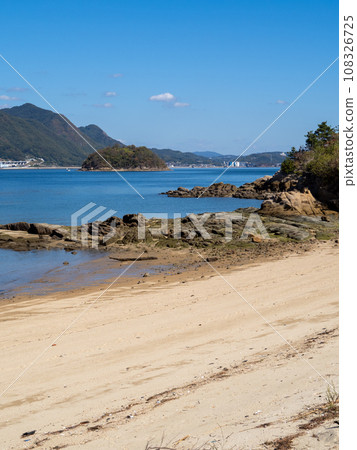 Scenery of the coast of Saki Island (Mihara City, Hiroshima Prefecture) and the Seto Inland Sea. (Vertical composition) Scenery of the coast of Saki Island (Mihara City, Hiroshima Prefecture) and the Seto Inland Sea. (Vertical composition) 108326725