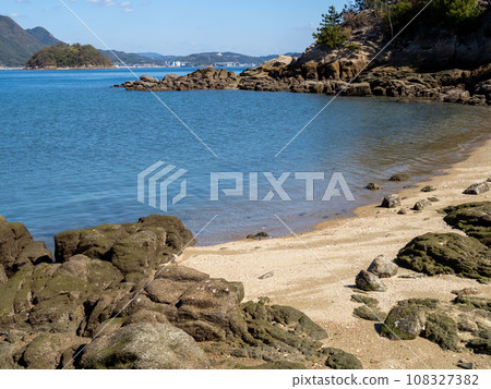 Scenery of the coast of Saki Island (Mihara City, Hiroshima Prefecture) and the Seto Inland Sea. Scenery of the coast of Saki Island (Mihara City, Hiroshima Prefecture) and the Seto Inland Sea. 108327382