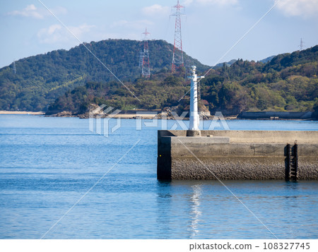 Saki Port Honsaki Ichimonji Breakwater North Lighthouse. Photographed from Saki Island. Saki Port Honsaki Ichimonji Breakwater North Lighthouse. Photographed from Saki Island. 108327745