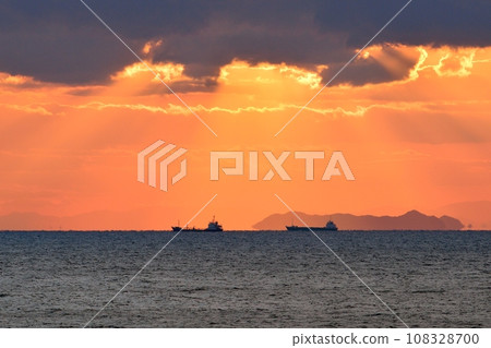 Sunset from Shirasaki Marine Park Sunset from Shirasaki Marine Park 108328700