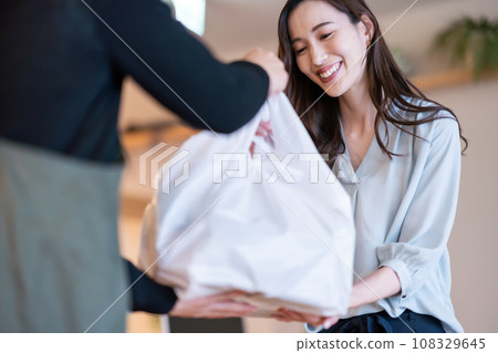 Restaurant staff and customers handing over products Restaurant staff and customers handing over products 108329645