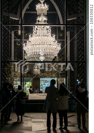 [Tokyo] Gorgeous Baccarat chandelier in Ebisu 108330812