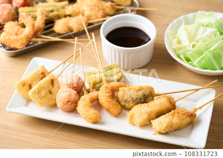盤子裡的炸串 盤子裡的炸串 108331723