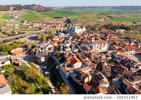 Aerial photo of Simancas with view of residential buildings and castle Aerial photo of Simancas with view of residential buildings and castle 108331963