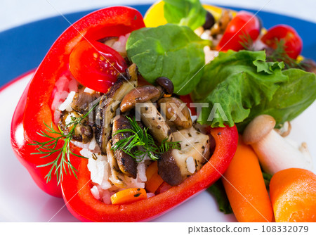 Stuffed bell peppers 108332079